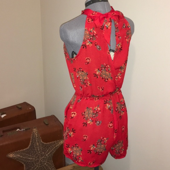 Red floral romper. - Picture 6 of 7